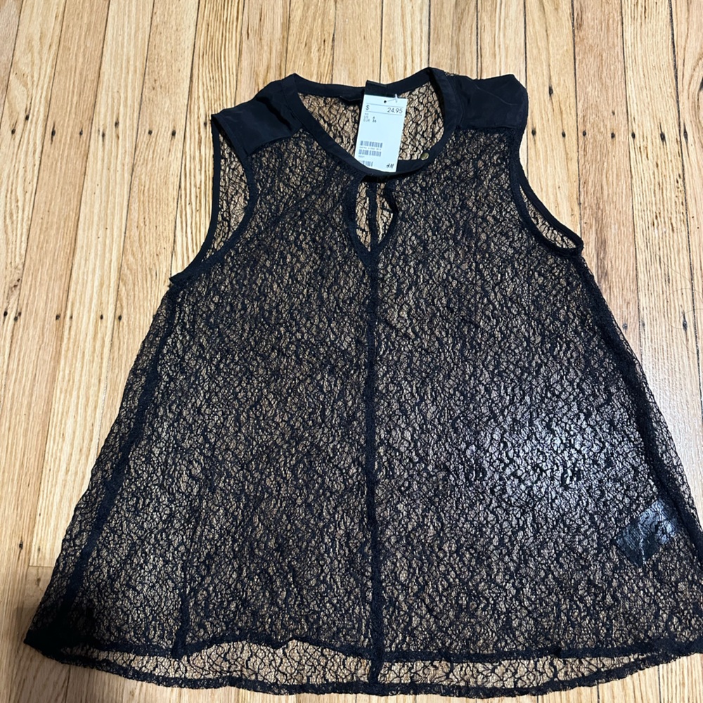 Black Lace/Mesh sleeveless top. H&M. Size 6. NWT